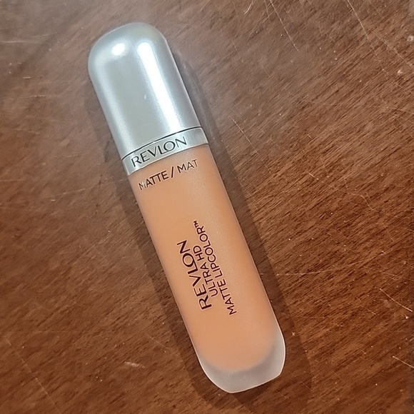 (J24) Revlon ultra HD lipcolor - Picture 1 of 3